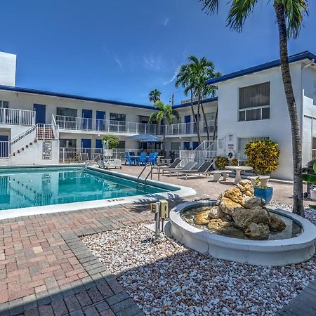 Blue Strawberry By The Sea Hotel Lauderdale-by-the-Sea ภายนอก รูปภาพ