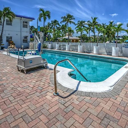 Blue Strawberry By The Sea Hotel Lauderdale-by-the-Sea ภายนอก รูปภาพ
