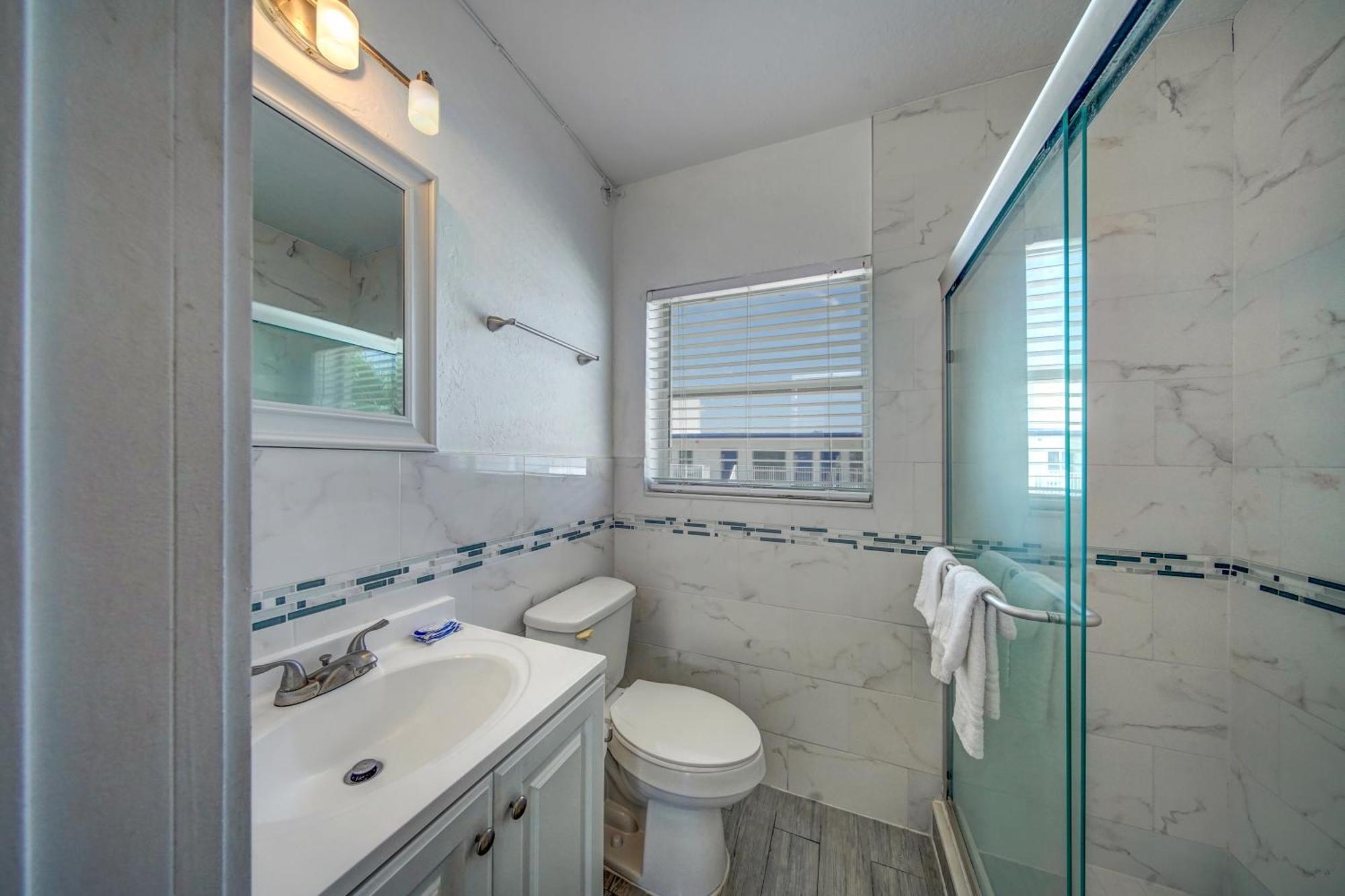 Blue Strawberry By The Sea Hotel Lauderdale-by-the-Sea ภายนอก รูปภาพ