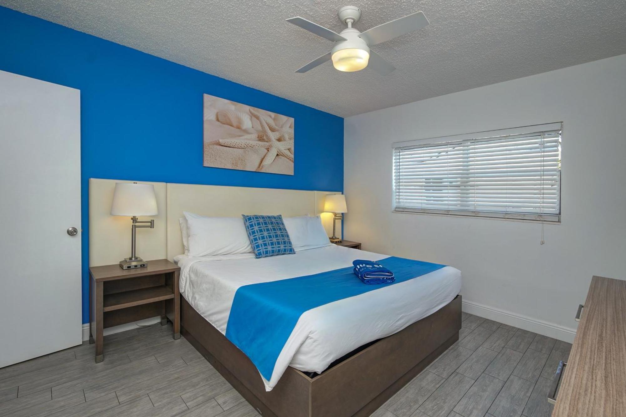 Blue Strawberry By The Sea Hotel Lauderdale-by-the-Sea ภายนอก รูปภาพ