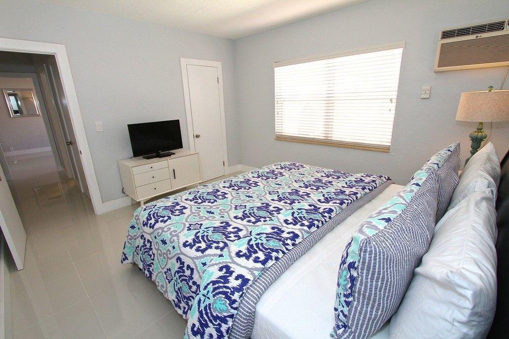 Blue Strawberry By The Sea Hotel Lauderdale-by-the-Sea ภายนอก รูปภาพ