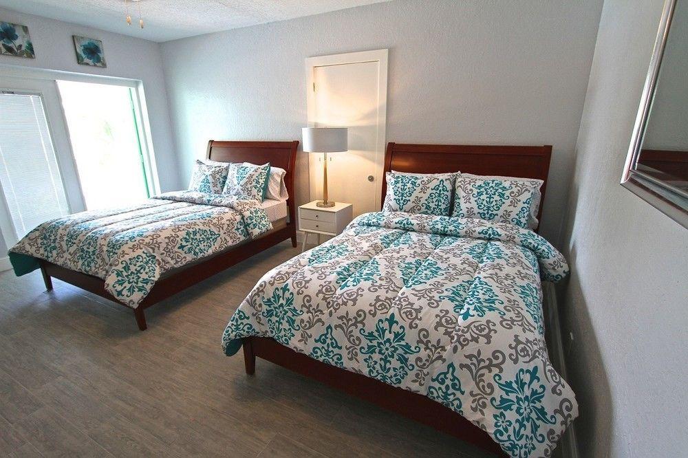 Blue Strawberry By The Sea Hotel Lauderdale-by-the-Sea ภายนอก รูปภาพ
