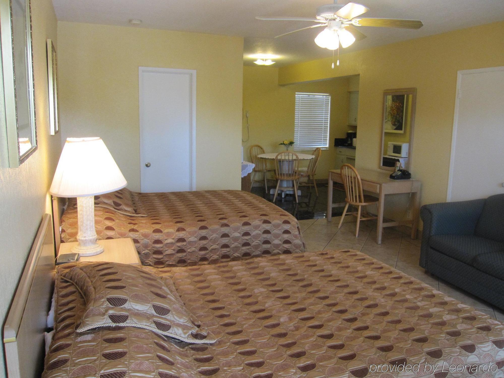 Blue Strawberry By The Sea Hotel Lauderdale-by-the-Sea ภายนอก รูปภาพ