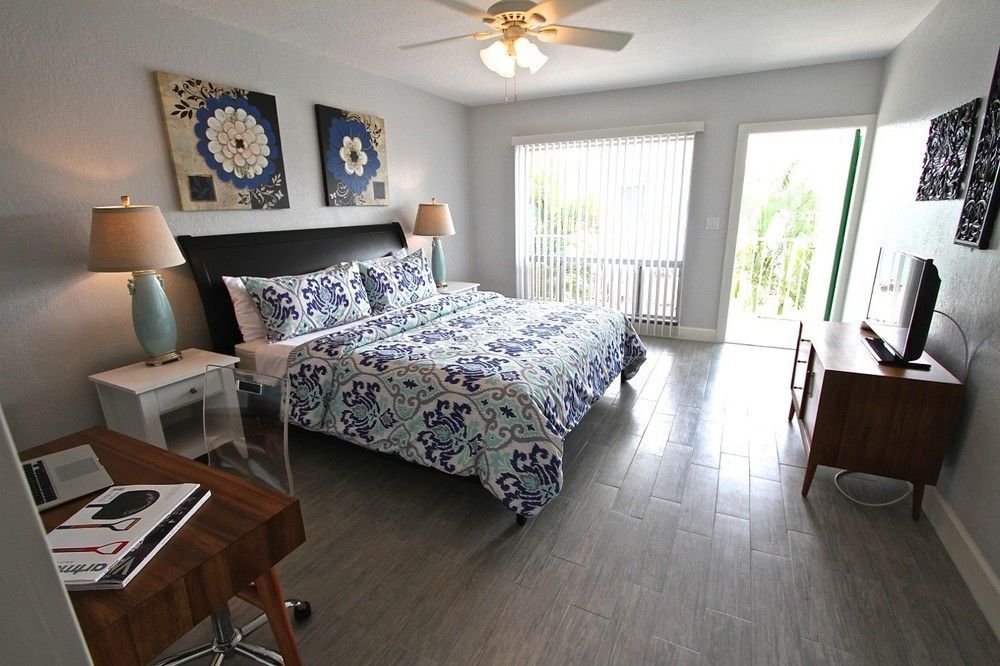 Blue Strawberry By The Sea Hotel Lauderdale-by-the-Sea ภายนอก รูปภาพ