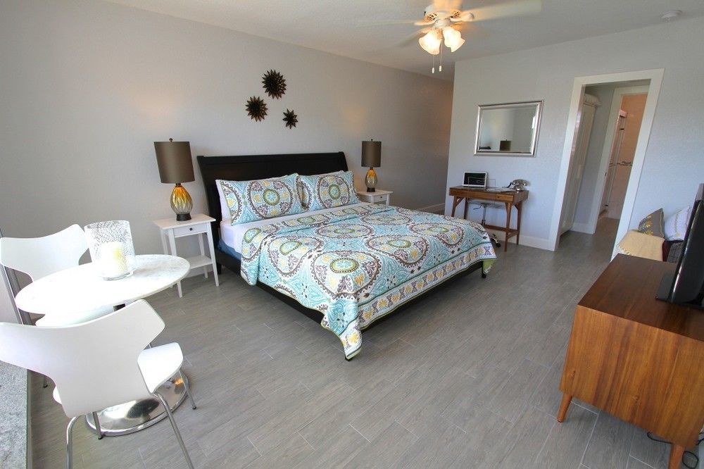 Blue Strawberry By The Sea Hotel Lauderdale-by-the-Sea ภายนอก รูปภาพ