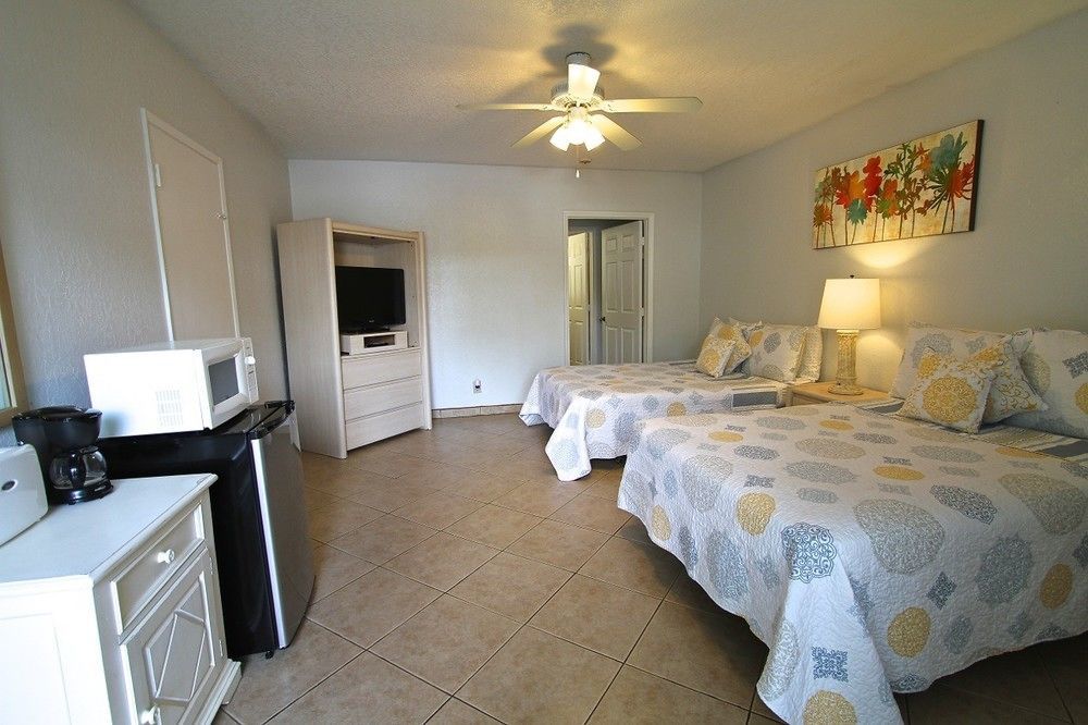 Blue Strawberry By The Sea Hotel Lauderdale-by-the-Sea ภายนอก รูปภาพ