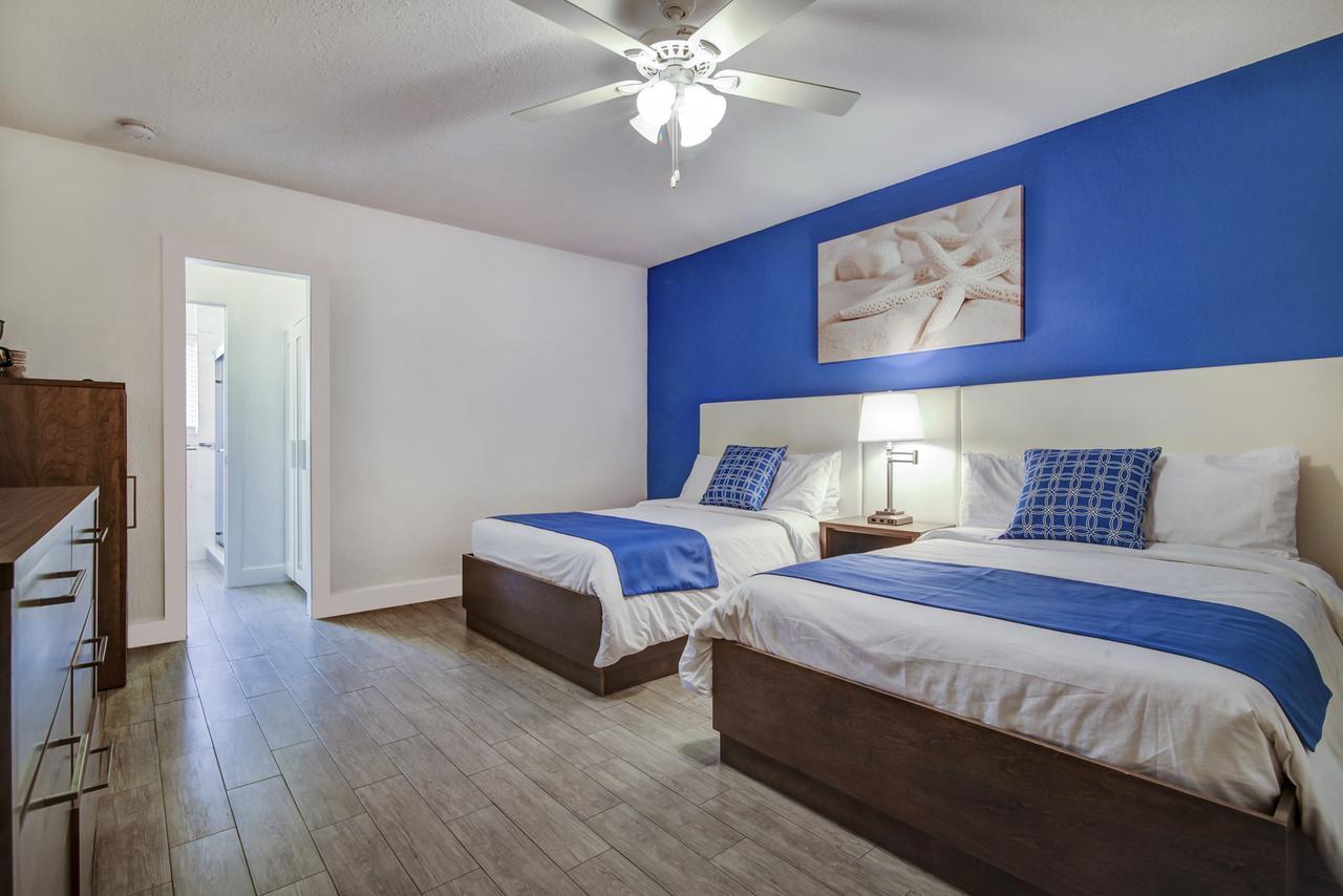 Blue Strawberry By The Sea Hotel Lauderdale-by-the-Sea ภายนอก รูปภาพ
