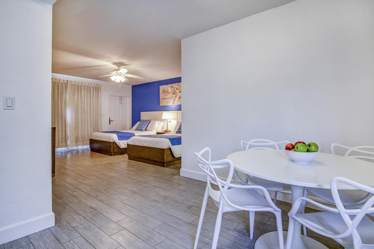 Blue Strawberry By The Sea Hotel Lauderdale-by-the-Sea ภายนอก รูปภาพ
