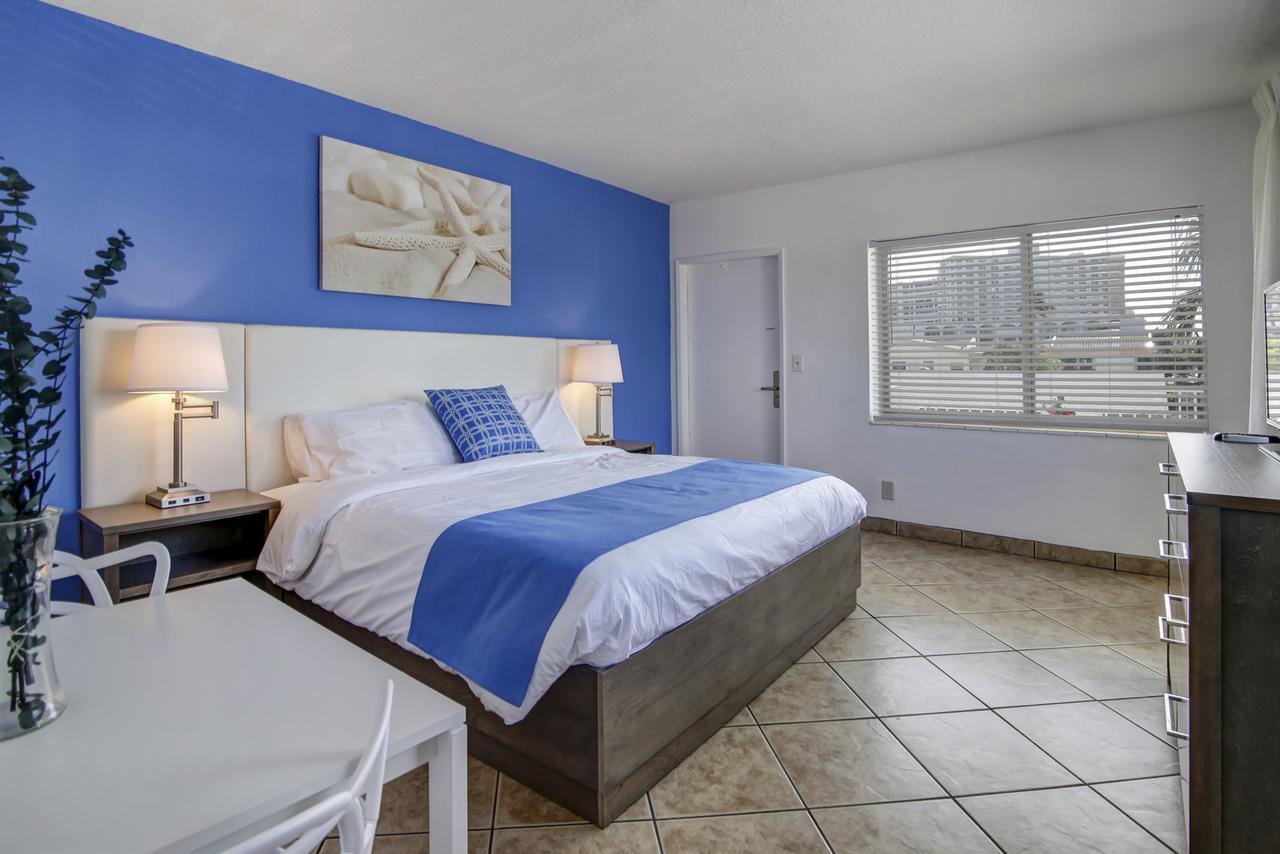 Blue Strawberry By The Sea Hotel Lauderdale-by-the-Sea ภายนอก รูปภาพ