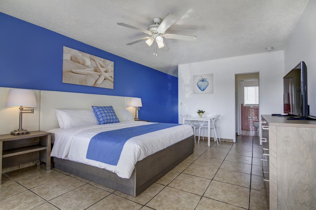 Blue Strawberry By The Sea Hotel Lauderdale-by-the-Sea ภายนอก รูปภาพ