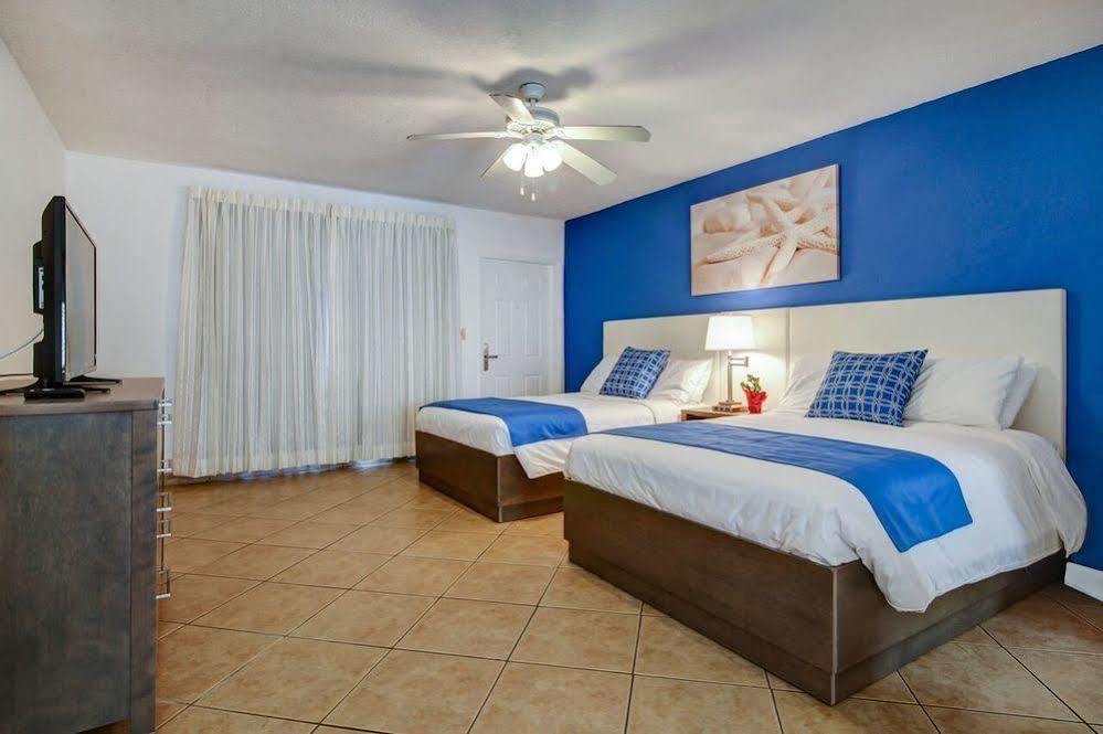 Blue Strawberry By The Sea Hotel Lauderdale-by-the-Sea ภายนอก รูปภาพ