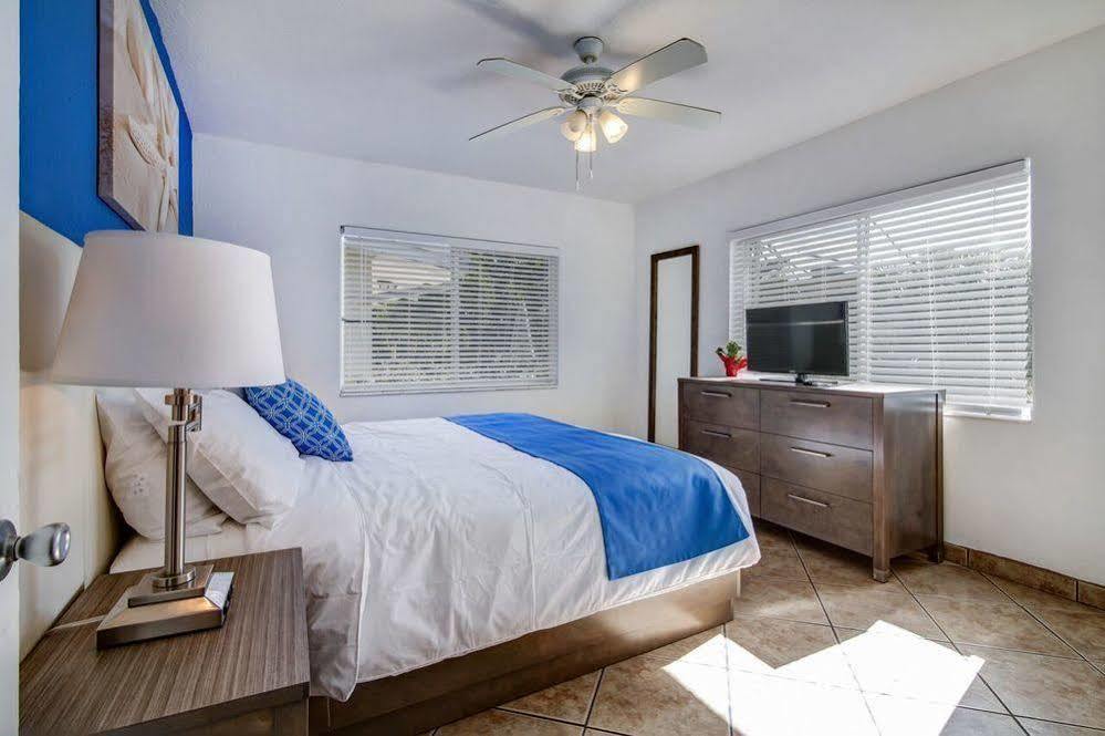 Blue Strawberry By The Sea Hotel Lauderdale-by-the-Sea ภายนอก รูปภาพ