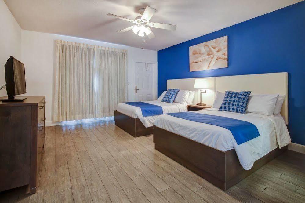 Blue Strawberry By The Sea Hotel Lauderdale-by-the-Sea ภายนอก รูปภาพ