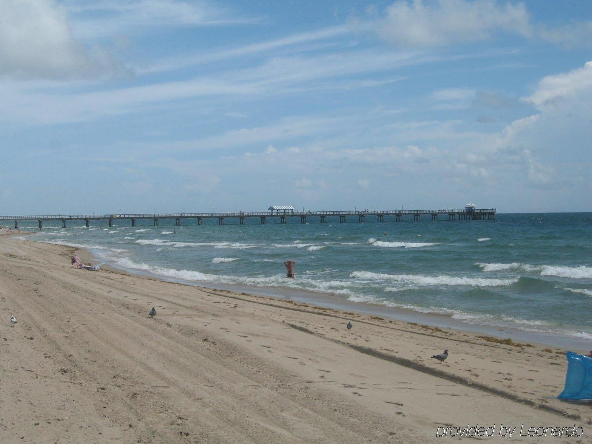 Blue Strawberry By The Sea Hotel Lauderdale-by-the-Sea ภายนอก รูปภาพ