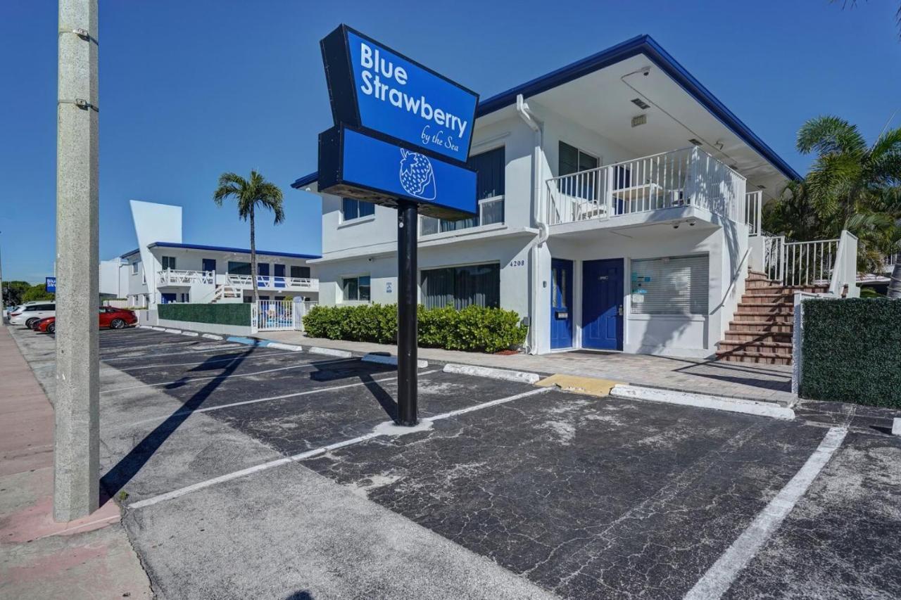 Blue Strawberry By The Sea Hotel Lauderdale-by-the-Sea ภายนอก รูปภาพ