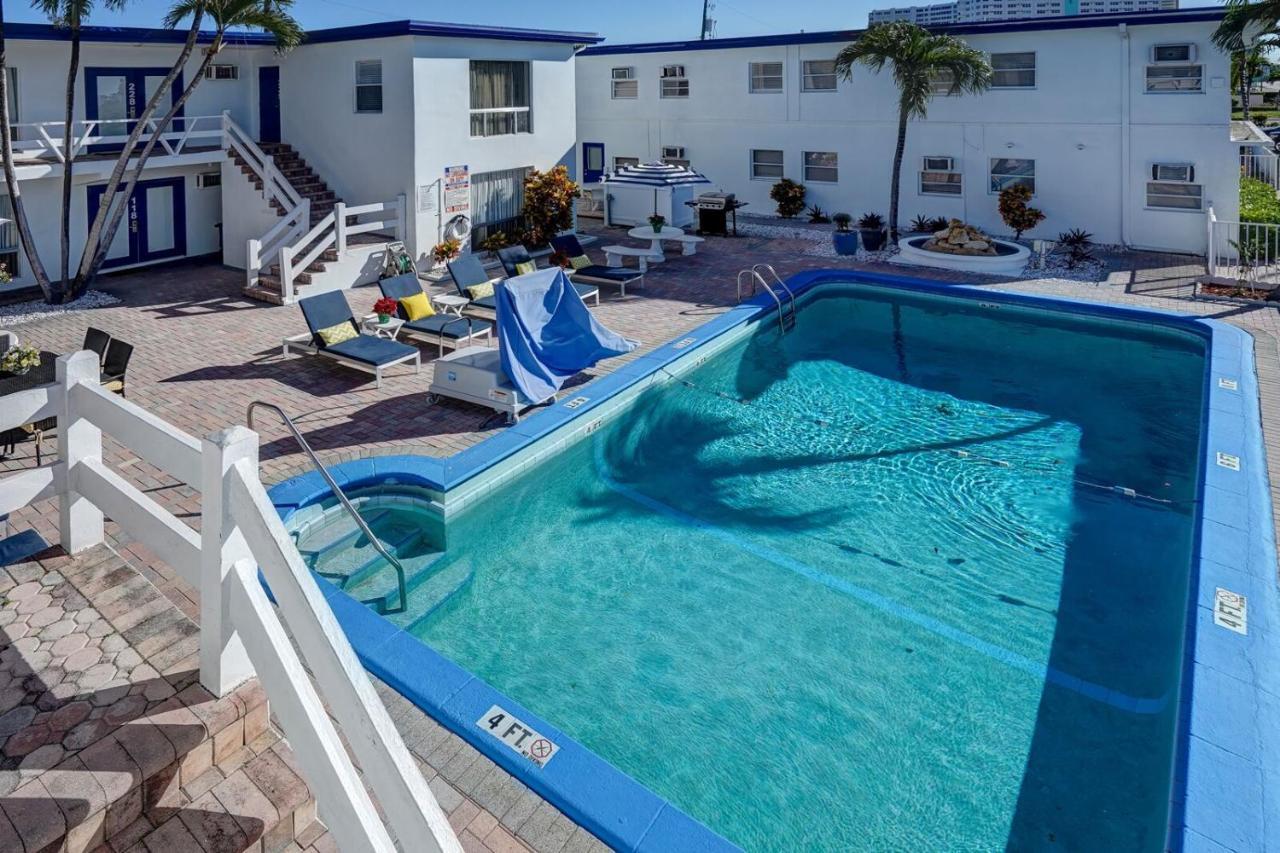 Blue Strawberry By The Sea Hotel Lauderdale-by-the-Sea ภายนอก รูปภาพ
