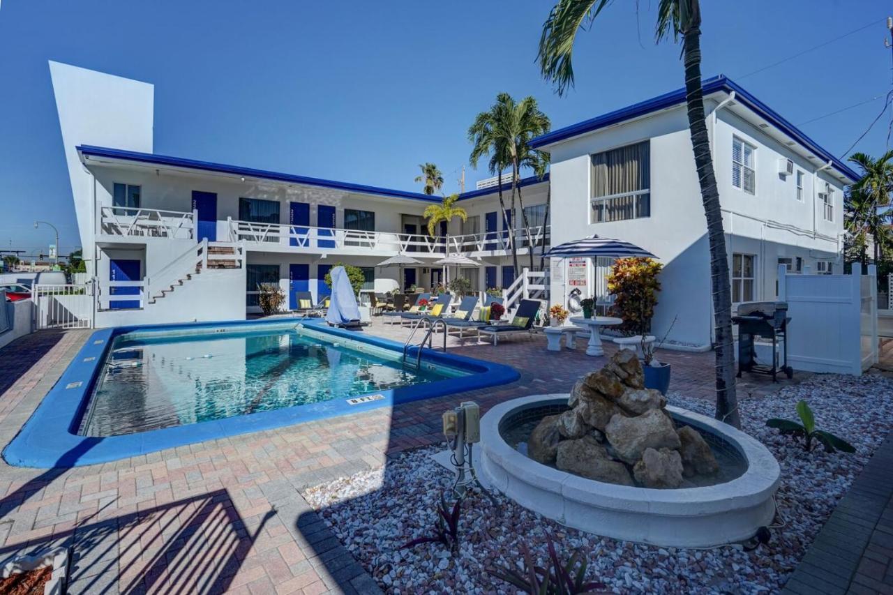 Blue Strawberry By The Sea Hotel Lauderdale-by-the-Sea ภายนอก รูปภาพ