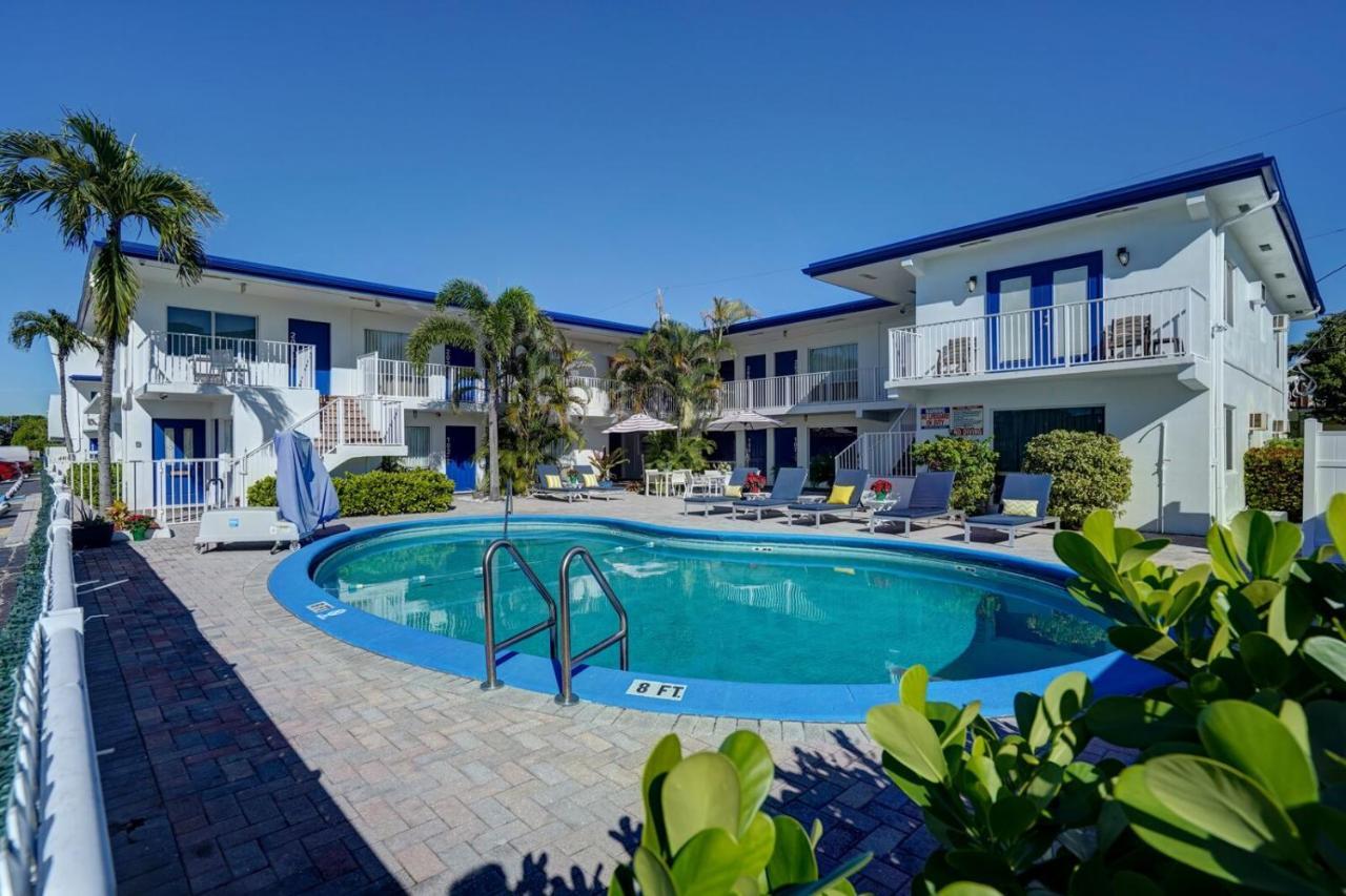 Blue Strawberry By The Sea Hotel Lauderdale-by-the-Sea ภายนอก รูปภาพ