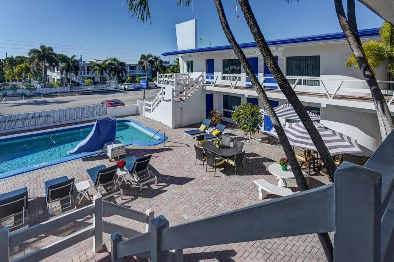 Blue Strawberry By The Sea Hotel Lauderdale-by-the-Sea ภายนอก รูปภาพ