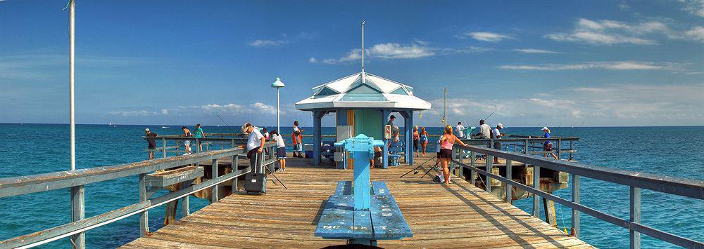 Blue Strawberry By The Sea Hotel Lauderdale-by-the-Sea ภายนอก รูปภาพ